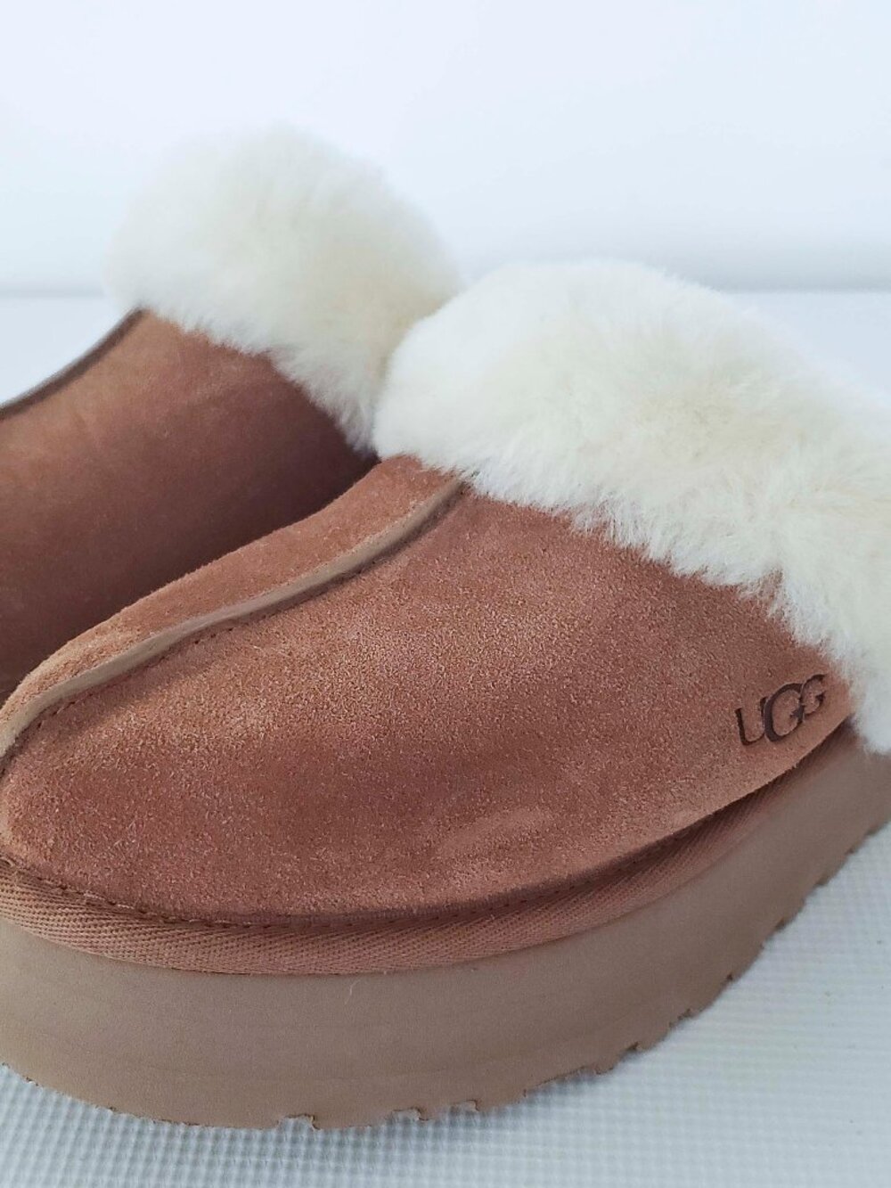 UGG Disquette 1122550 Women's Chestnut Slippers Sheepskin SIZE 9 NWOB